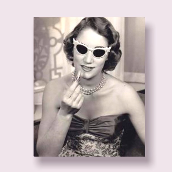 Vintage Mirror Silver Repousse Floral Hand Held Edwardian Round Flowers Roses - Picture 10 of 10